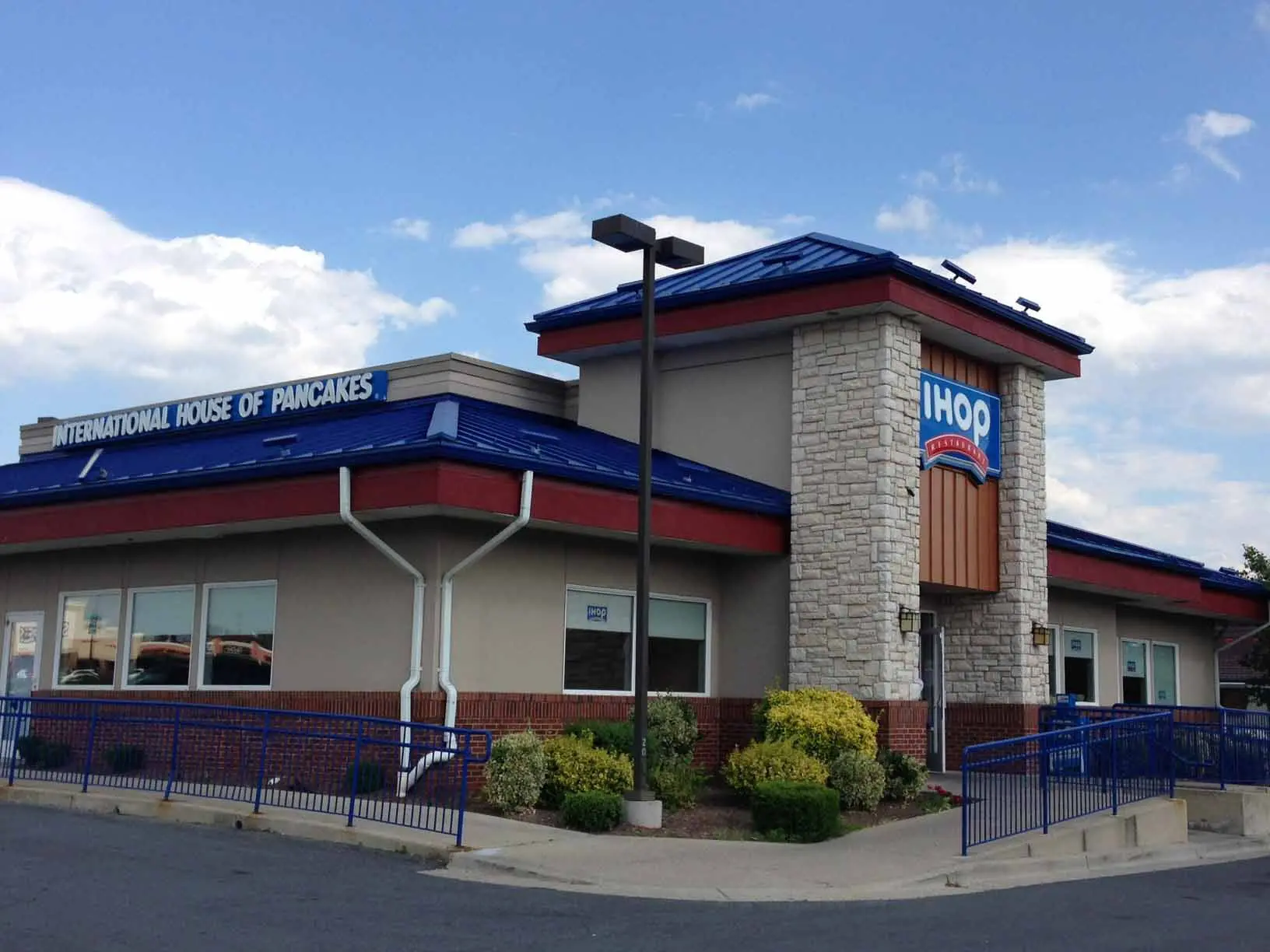 IHOP restaurant now open at Willow Lawn